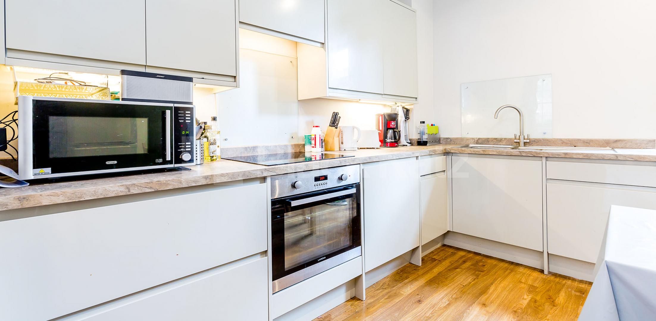 			LUXURY 3 BED 2 BATH HOUSE !!!, 3 Bedroom, 1 bath, 1 reception House			 Goldington Street, KINGS CROSS / CAMDEN